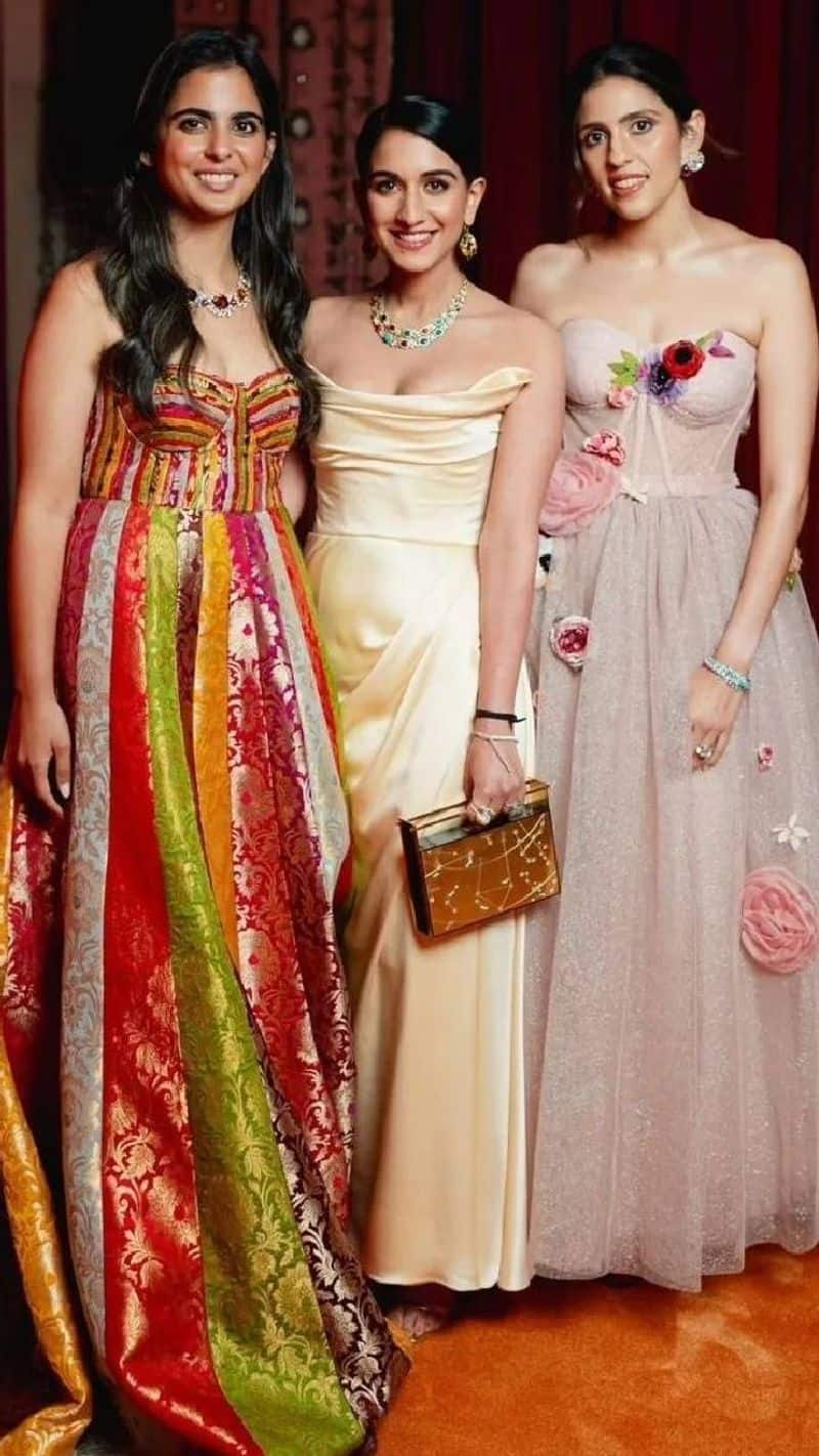  in isha ambani holi party  shloka mehta and radhika merchant wore expensive dress and Jewellery XBW