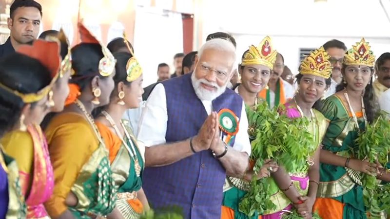 Shakti Ammas gave a special welcome to PM Modi in the Salem Rally of respecting Nari Shakti smp