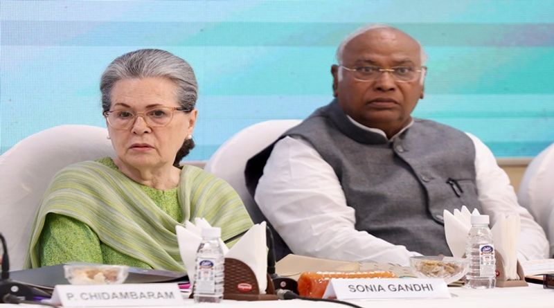 Congress Manifesto for Lok Sabha Polls Promises 25 Guarantees authorises Kharge to give final shape smp