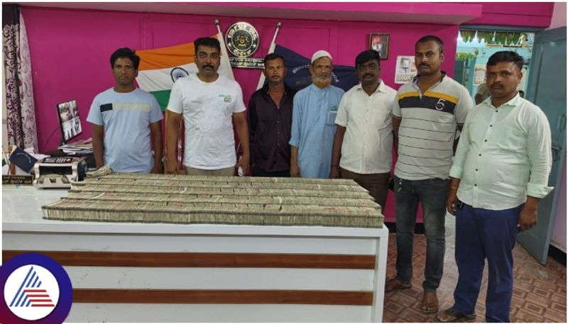 Vijayapura  Police seized Rs 3 crore cash toyota car and Hyderabad two persons sat