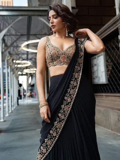 <p>ब्लैक कलर की यह साड़ी रेडी टू वियर है, जिस पर एंब्रोइडर ब्लाउज है। सामंथा ने ड्रॉप डेंगल इयरिंग के साथ अपने लुक को कंप्लीट किया है। इस लुक में वह बहुत स्टैंडिंग लग रही है।</p>

