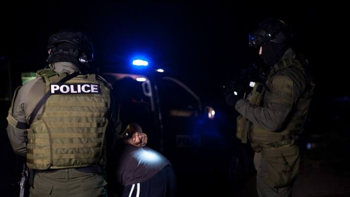 POLICE ENCOUNTRE