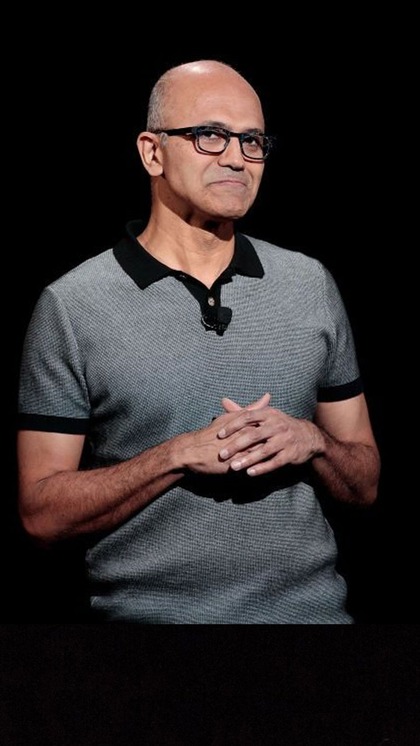 <p>हैदराबाद में जन्मे दिग्‍गज सॉफ्टवेयर कंपनी माइक्रोसॉफ्ट के सीईओ सत्‍या नडेला के टैलेंट की बिजनेस दुनिया के लोग कायल हैं। सॉफ्टवेयर इंडस्‍ट्री में दबदबा है।</p>
