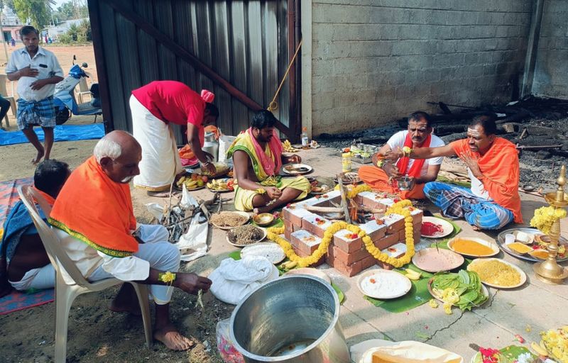 The cremation of the Chariot which was burnt  in Tumakur snr