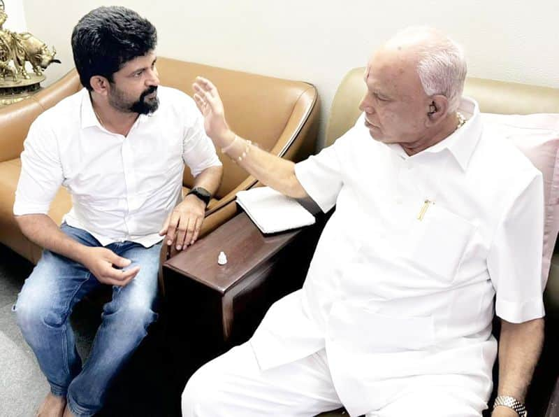 B.S. MP Pratap Simha met Yeddyurappa snr