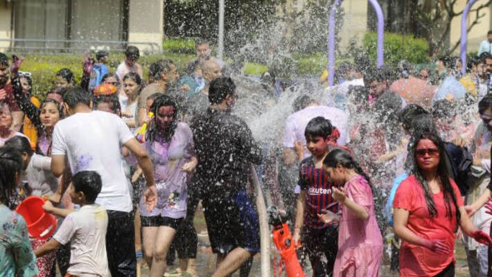 holi