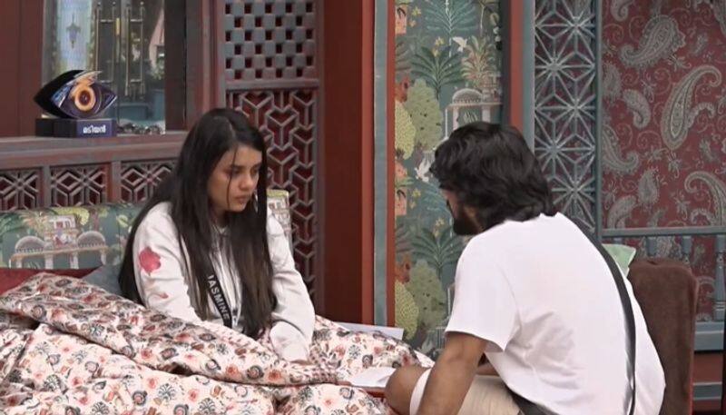 jasmine jafar very emotional after hearing her father hospitalized bigg boss malayalam season 6 nrn 