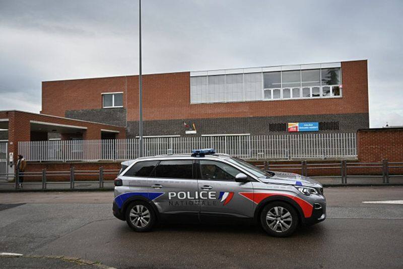 Threatening messages, beheading videos sent to at least 30 French schools; investigation underway snt