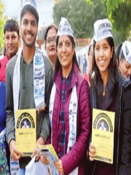 <p>उन्होंने IRS अफसर सुनीता से शादी की, जो मैसूर में उनके साथ ही पढ़ती थीं। अरविंद-सुनीता के दो बच्चे हैं। 1बेटी हर्षिता और 12  बेटा पुलकित। पिता के तरह बच्चे भी आईआईटी ग्रेजुएट हैं। </p>

<p> </p>
