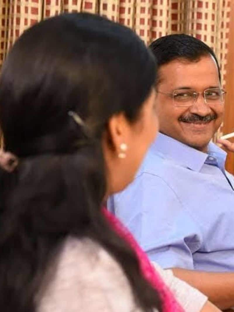 Arvind kejriwal  family love life political career zkamn