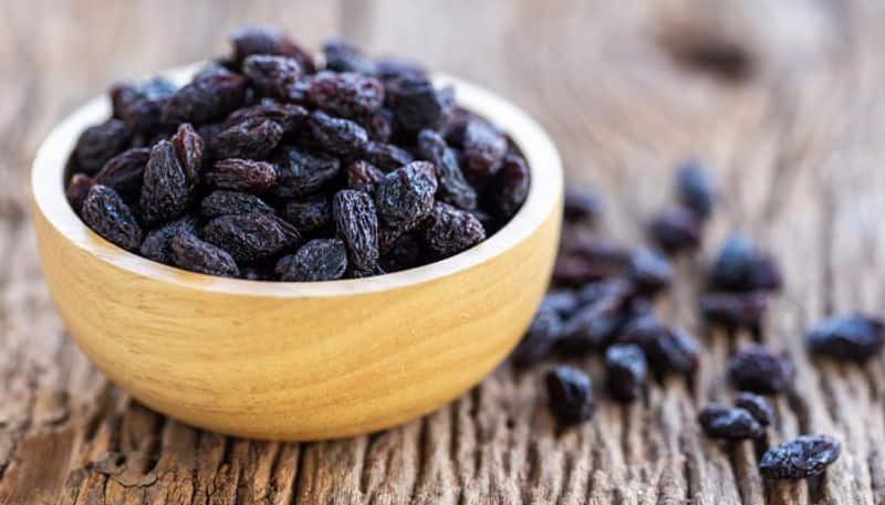 health benefits of having black raisins