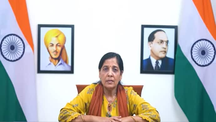 Arvind Kejriwal wife Sunita Kejriwal