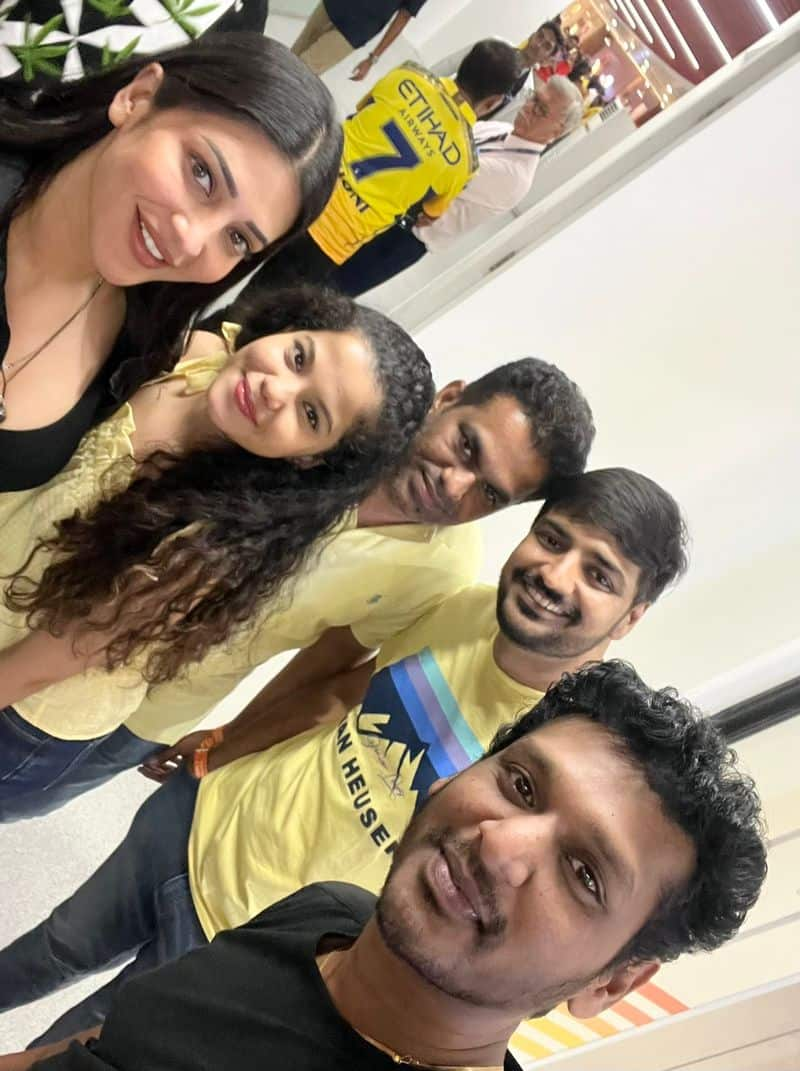 Lokesh kanagaraj watching ipl with Shruti Haasan netizens troll lokesh ans