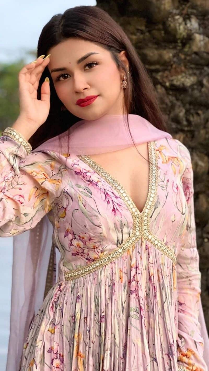 Avneet Kaur suit design party wear cotton summer suit design photos kxa 