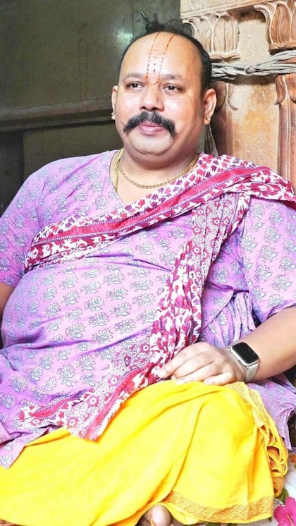 <p>वृंदावन वाले प्रेमानंद महाराज के बारे में तो लगभग सभी जानते हैं, लेकिन प्रेमानंद महाराज के गुरु के बारे में कम ही लोगों को पता है। आगे जानिए कौन हैं प्रेमानंद बाबा के गुरु…</p>
