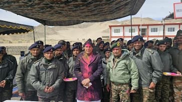 Leh Ladakh News Defense Minister Rajnath Singh Celebrates Holi With Soldiers In Leh Siachen tour canceled due to bad weather XSMN