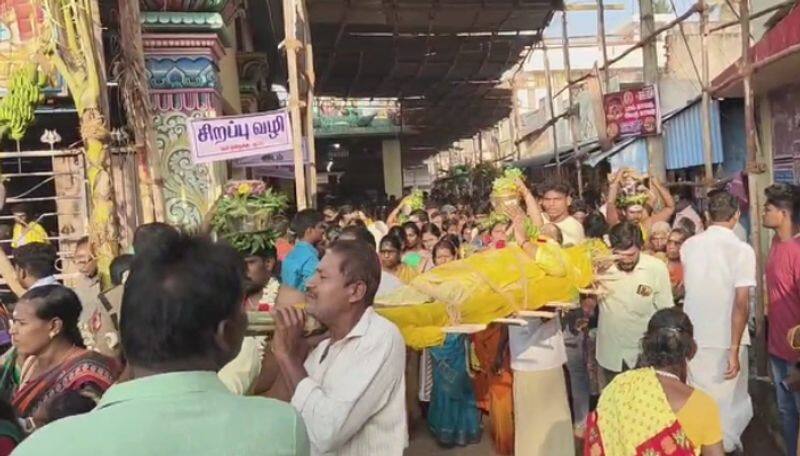 Thiruvarur Maha Mariyammal Temple Devotees offer Paadaikavadi ans