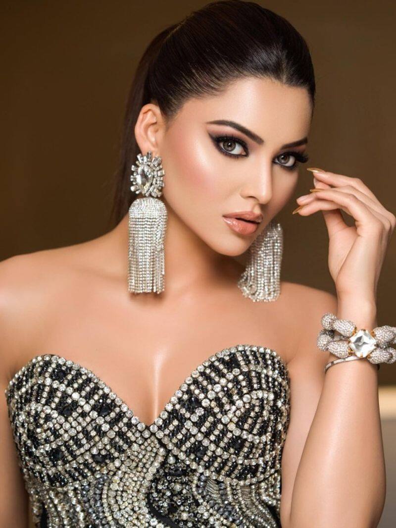 Urvashi rautela 8 earring for holi zkamn