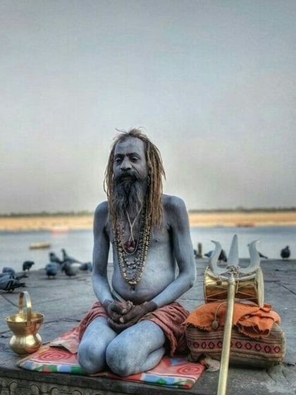 <p>श्वेताश्वतरोपनिषद में भगवान शिव को अघोरनाथ कहा गया है।  भगवान शिव को अघोर पंत का प्रणेता माना गया है।अघोरी शिवजी के इस रूप की उपासना करते हैं। बाबा भैरवनाथ अघोरियों के अराध्य हैं। </p>
