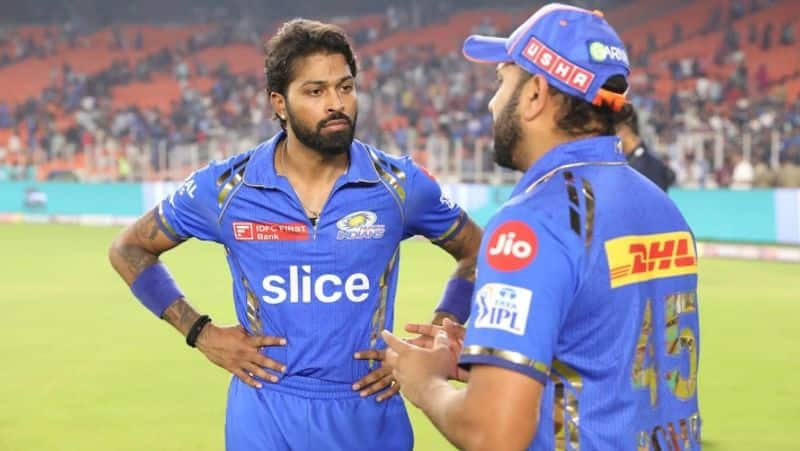 IPL 2024: Video captures MI fans' boos for Hardik, chants for Rohit at Wankhede from Mumbai train (WATCH) snt