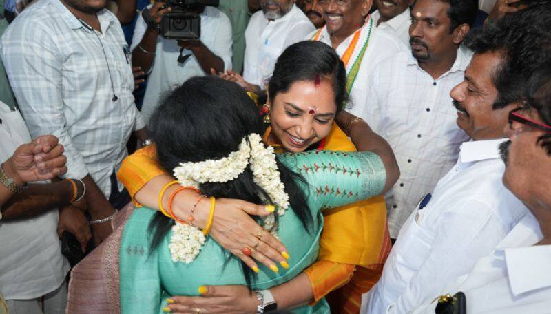 Thamizhachi thangapandian and Tamilisai hugged and wished each other while nomination video viral ans