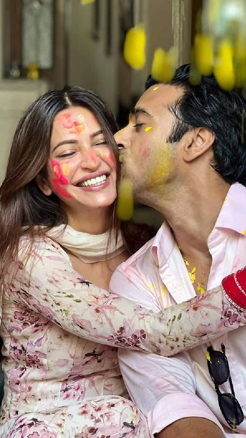  actor Siddharth malhotra Kiara advani post romantic photo in Holi, see surbhi chandna first Holi photos of celebs xbw