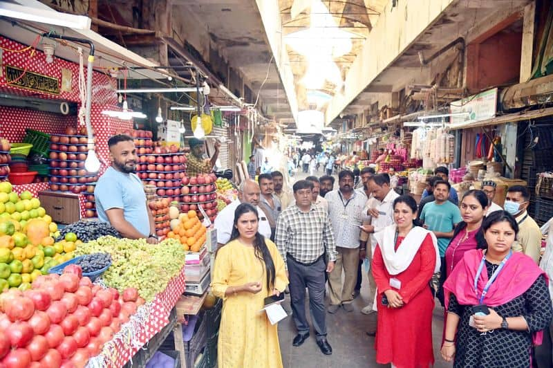 Mysore Evacuation of street vendors in Devaraja market snr