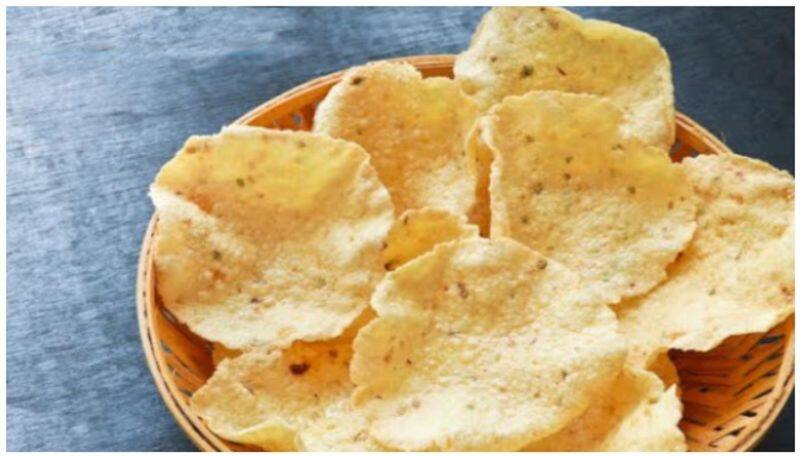 Indian Chef Pankaj Shares Trick On How To Fry Papad And Chips Without Oil  social media video goes viral roo