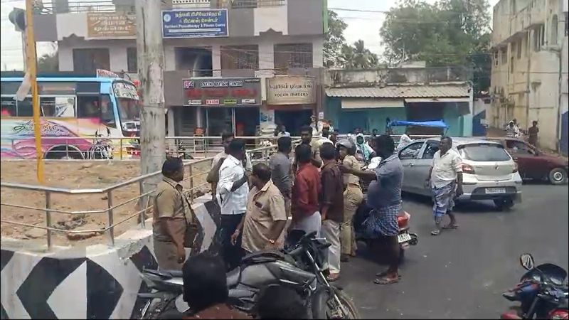 clash between private and government bus drivers in thanjavur video goes viral vel