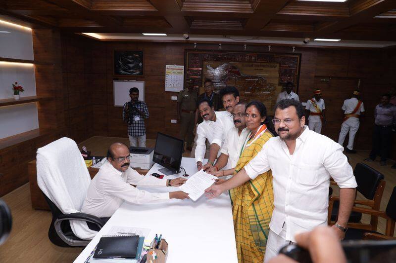 congress candidate jothimani file nomination to karur election officer today vel