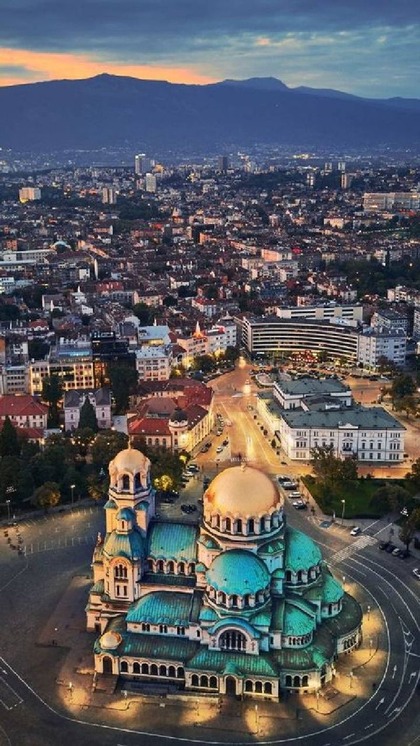 <p>Bulgaria भी यूरोप घूमने के लिए बेस्टसल डेस्टिनेशन मानी जाती है। 5 रात रुकने का रर्ख 50 हजार के करीब आ सकता है। इसमें प्लेन, होटल के खर्चे शामिल हैं। </p>
