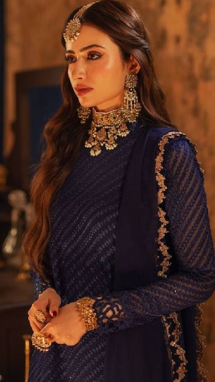 Sana के Embroidered कुर्ते पहनकर निकलें, अम्मी बोलेंगी 'माशाअल्लाह'