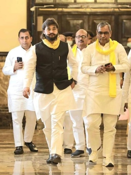 <p>अब्बास अंसारी का शुमार दुनिया के टॉप 10 शूटरों में होता है। दुनिया भर में कई पदक जीत कर देश का नाम रोशन कर चुका है।<br />
<br />
<br />
 </p>
