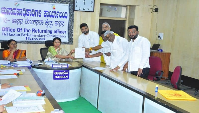 Hassan BJP JDS Alliance Candidate Prajwal Revanna Files Nomination Details about his Assets grg 