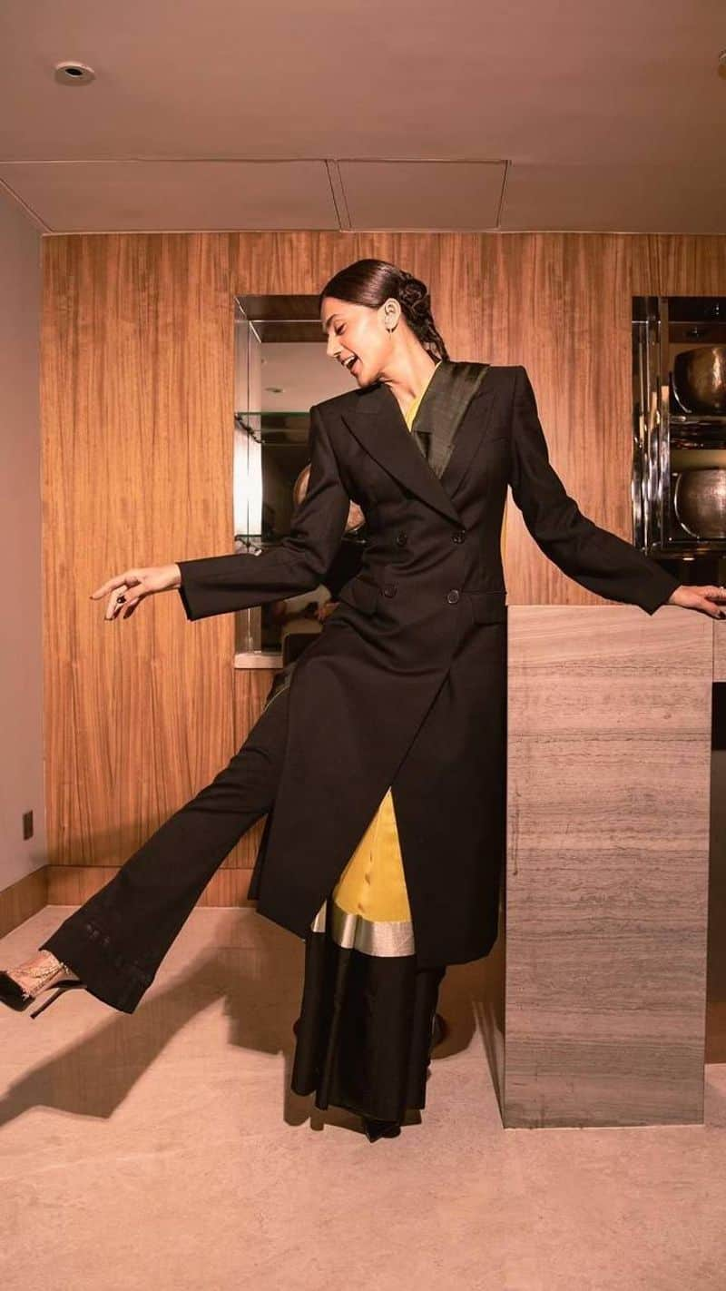  bollywood actress Taapsee Pannu look after marriage saari fusion with pant  coat XBW