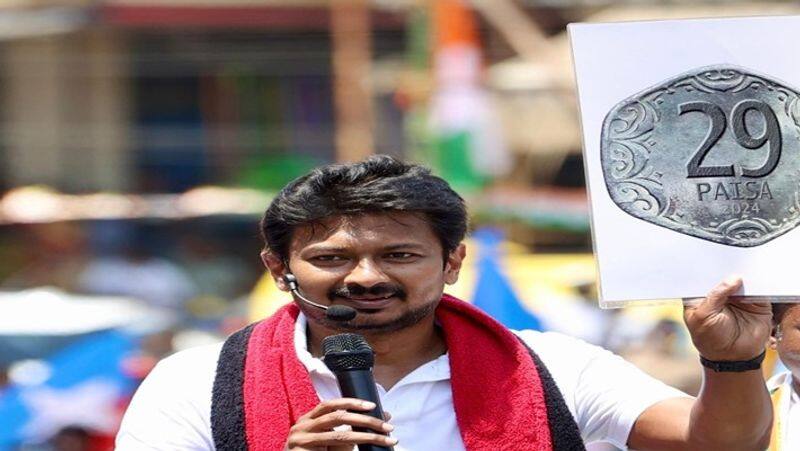 Udhayanidhi stalin criticized pm modi  by showing 20 paise coin smp