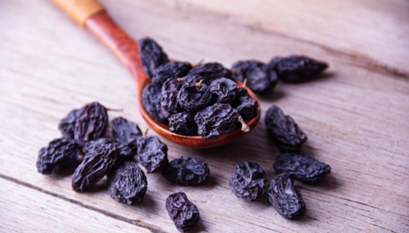 Benefits of eating soaked Black Raisins