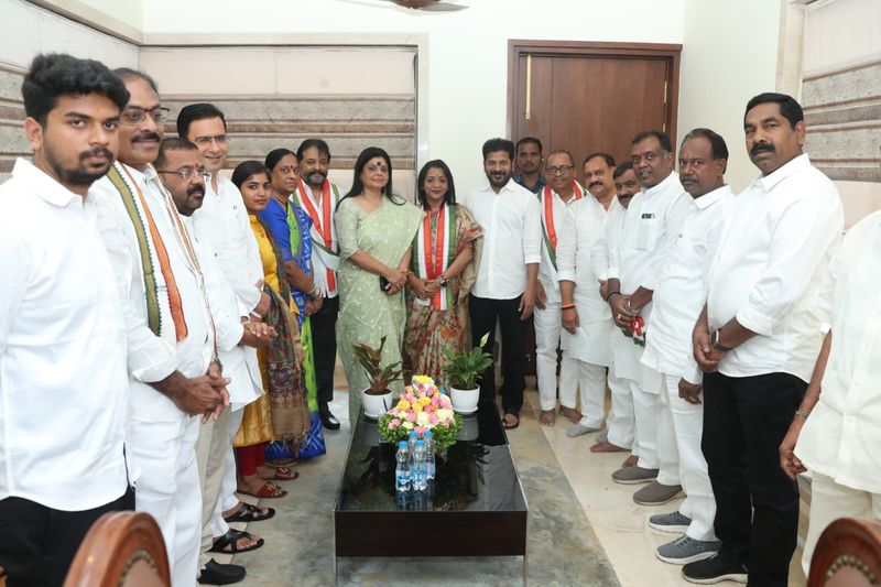 GHMC Mayor Gadwal Vijayalaxmi Joins in Congress lns