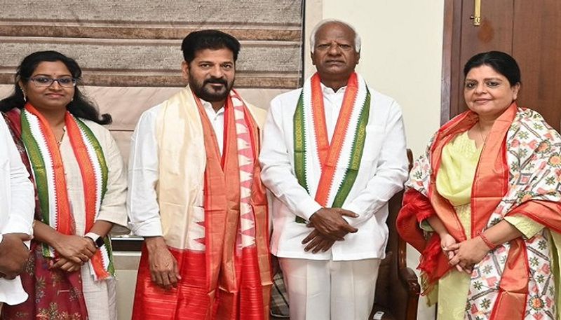 Former Deputy Chief minister Kadiyam Srihari joins in Congress lns