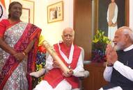 Glorious moment in BJP President Draupadi Murmu honored Lal Krishna Advani with Bharat Ratna at home PM Modi was also present XSMN