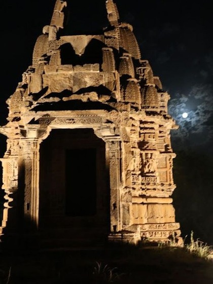 एक शापित मंदिर जहां रात तो छोड़ो, दिन में भी नहीं जाता कोई