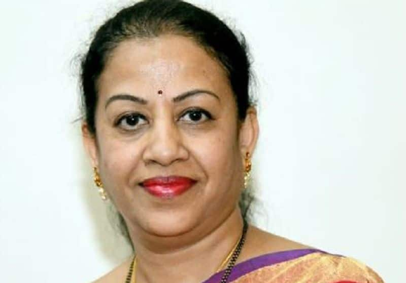 MP Mangala Angadi Slams On Laxmi Hebbalkar At Belagavi gvd