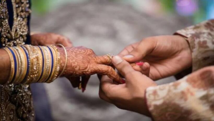 UP News: अधिवक्ता की सगाई में Twist...युवती ने रोका तो भड़क गए घरवाले...खूब चले लात घूंसे...जानें वजह