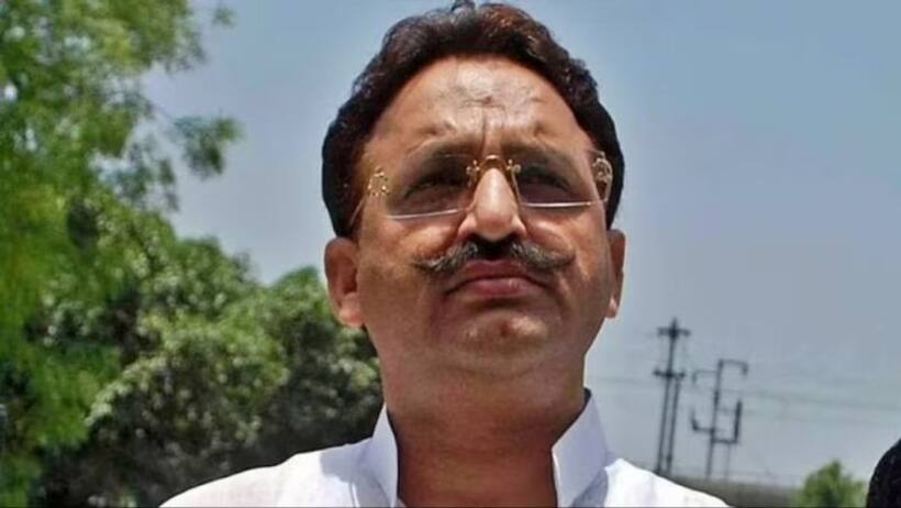 Mukhtar Ansari News: यूपी पुलिस के Constable के Whatsapp स्‍टेटस पर मचा बवाल...अब पड़ेगा भुगतना