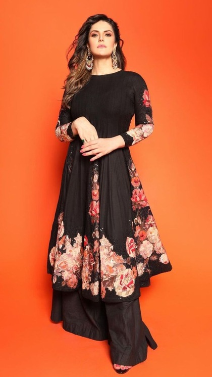मोटी होकर भी लगेंगी पतली, Eid पर पहनें Zareen Khan के 8 सूट