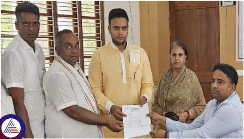 Mysuru Yaduveer Krishnadatta Wadiyar owns Rs 5 crore property but no own house and car sat