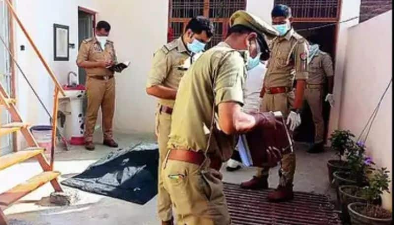 UP Man killed wife two children slept with their bodies for 3 days ans