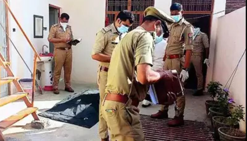 UP Man killed wife two children slept with their bodies for 3 days ans