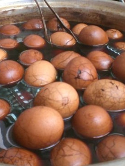 <p>चीन के  डोंगयांग (Dongyang) शहर में यूरिन में उबालकर अंडे खाए (Eggs Boiled In Urine) जाते हैं।  खास बात है की  यूरिन 10 साल की उम्र से कम के बच्चों का होता है। </p>

<p> </p>
