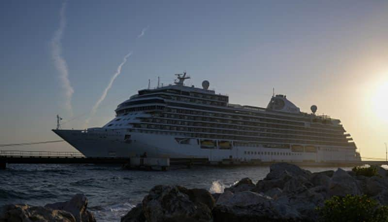 cruise ship passengers stranded on island as ship refuse to board them back after delay in site visit 